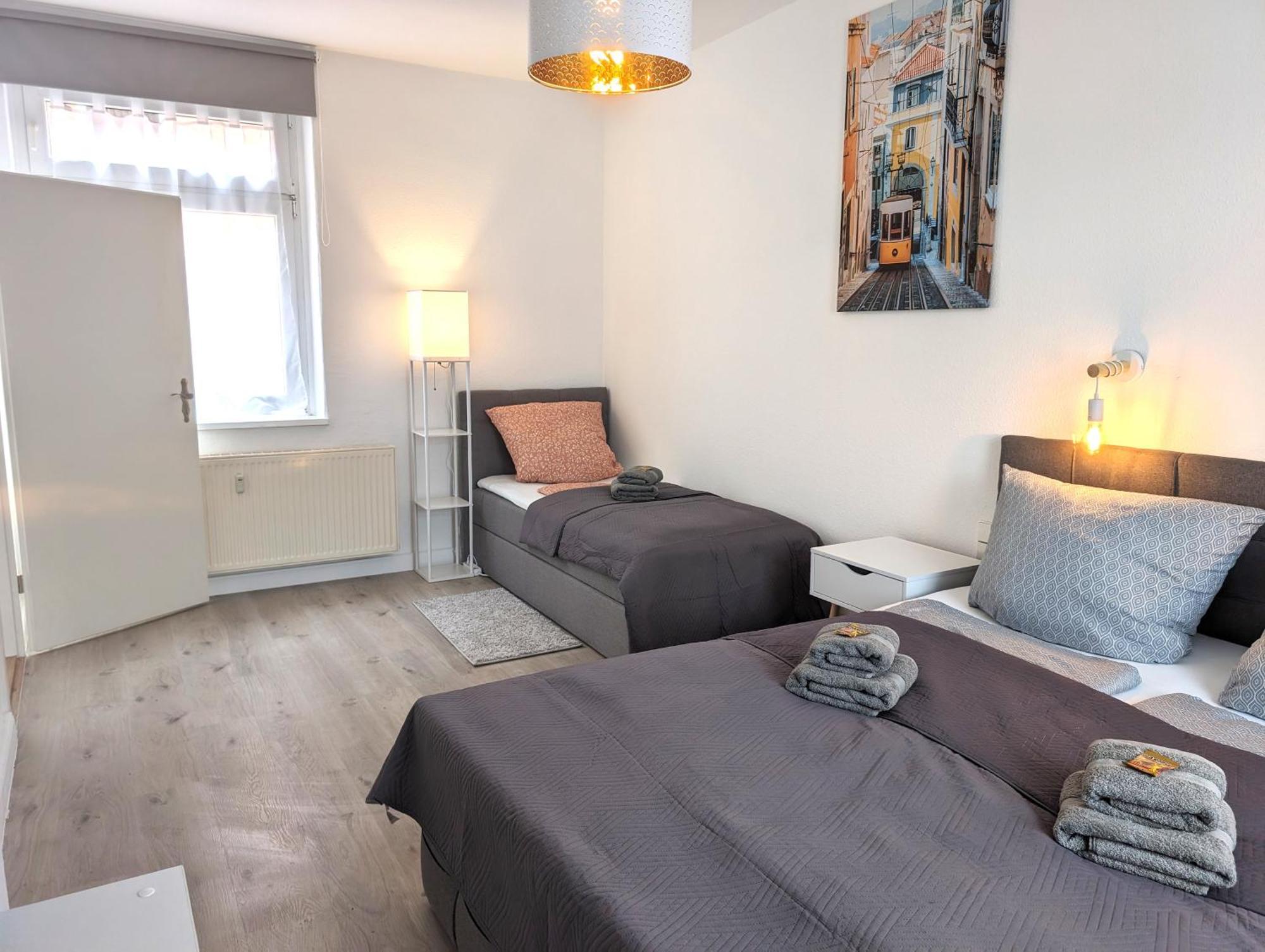 Casa Apartment Modern Vintage Flexibilitaet Pur- Perfektes Apartment Fuer Familien Und Geschaeftsreisende 5 Schlafplaetze, Vollausstattung, Amazon Prime & Parkplatz Inklusive Magdeburgo Esterno foto